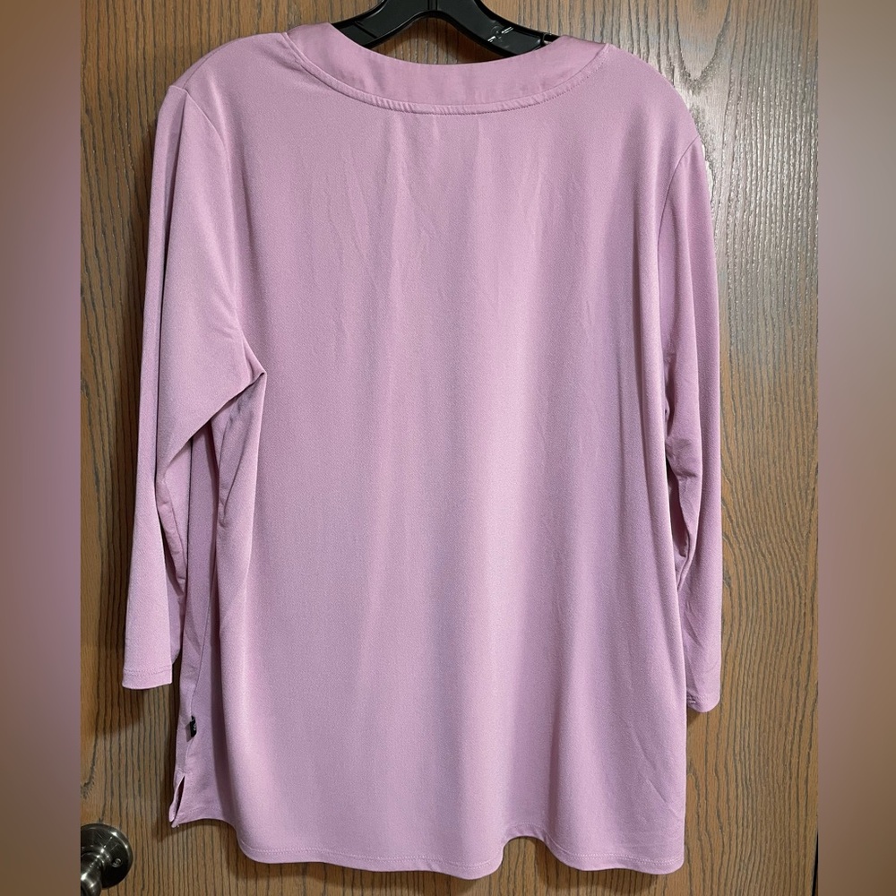 EUC Banana Republic Pink Long Sleeve V-Neck Top with Stretch - Picture 2 of 6